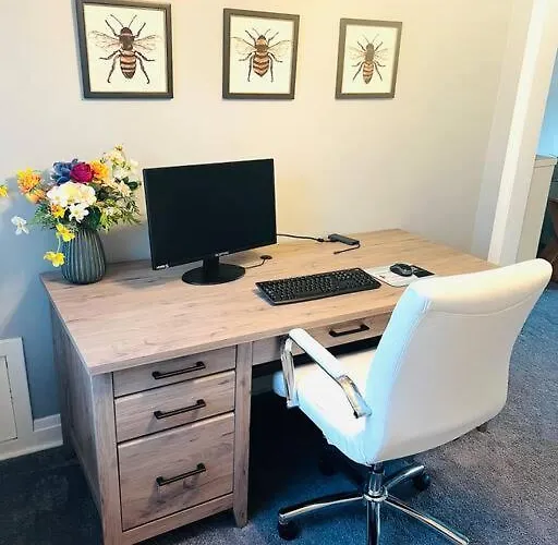 Norwood Park/edison Park! Workstation & In-unit Laundry! 2nd Floor Apartment