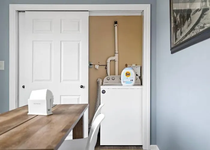 Norwood Park/edison Park! Workstation & In-unit Laundry! 2nd Floor * Chicago