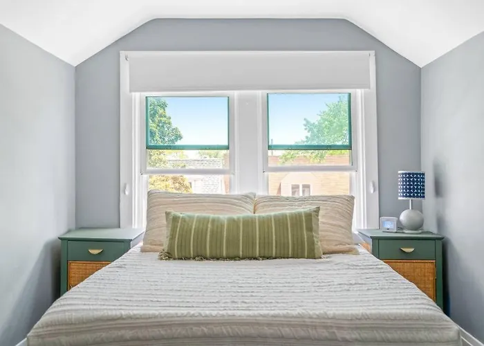 Apartment Norwood Park/edison Park! Workstation & In-unit Laundry! 2nd Floor Chicago