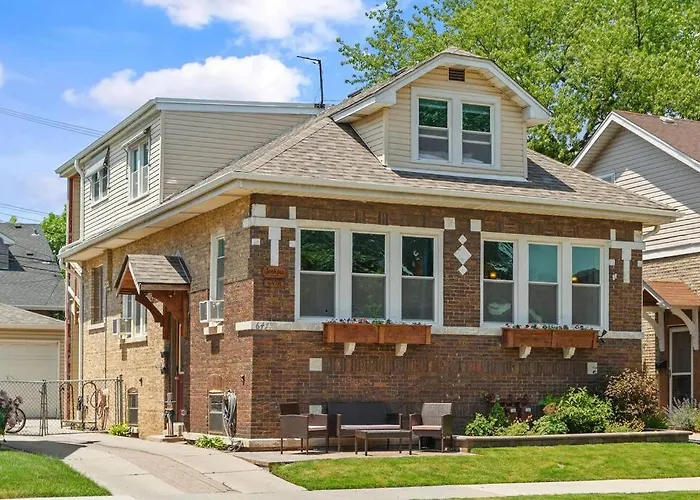 Norwood Park/edison Park! Workstation & In-unit Laundry! 2nd Floor Apartment Chicago