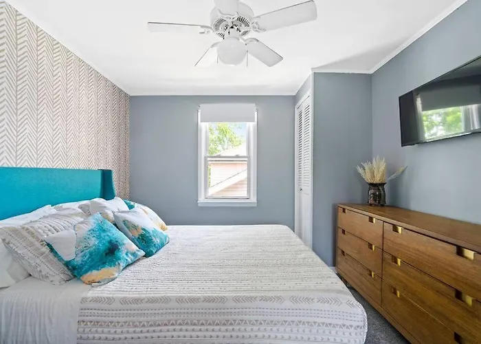 Norwood Park/edison Park! Workstation & In-unit Laundry! 2nd Floor Chicago